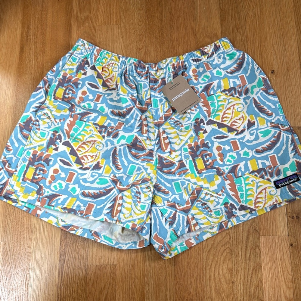 Patagonia Funhoggers Printed 4” Shorts NWT - Picture 3 of 4